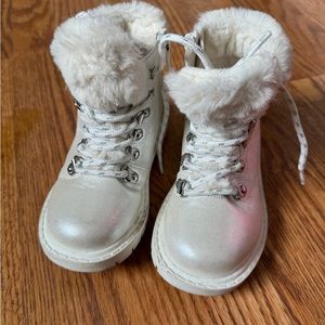 Toddler white glitter boots with fur trim